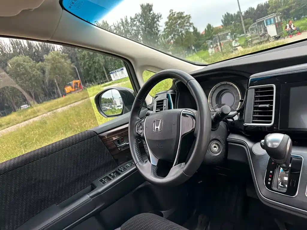 Honda Elysion — миниатюра 17