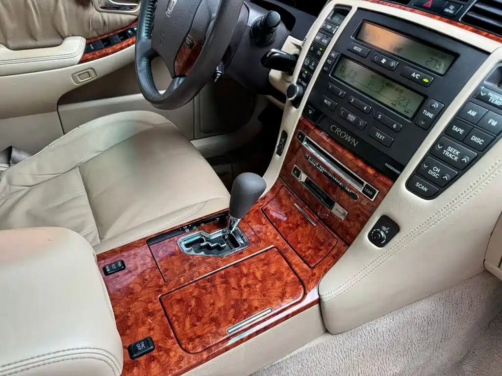 Toyota Crown — миниатюра 8
