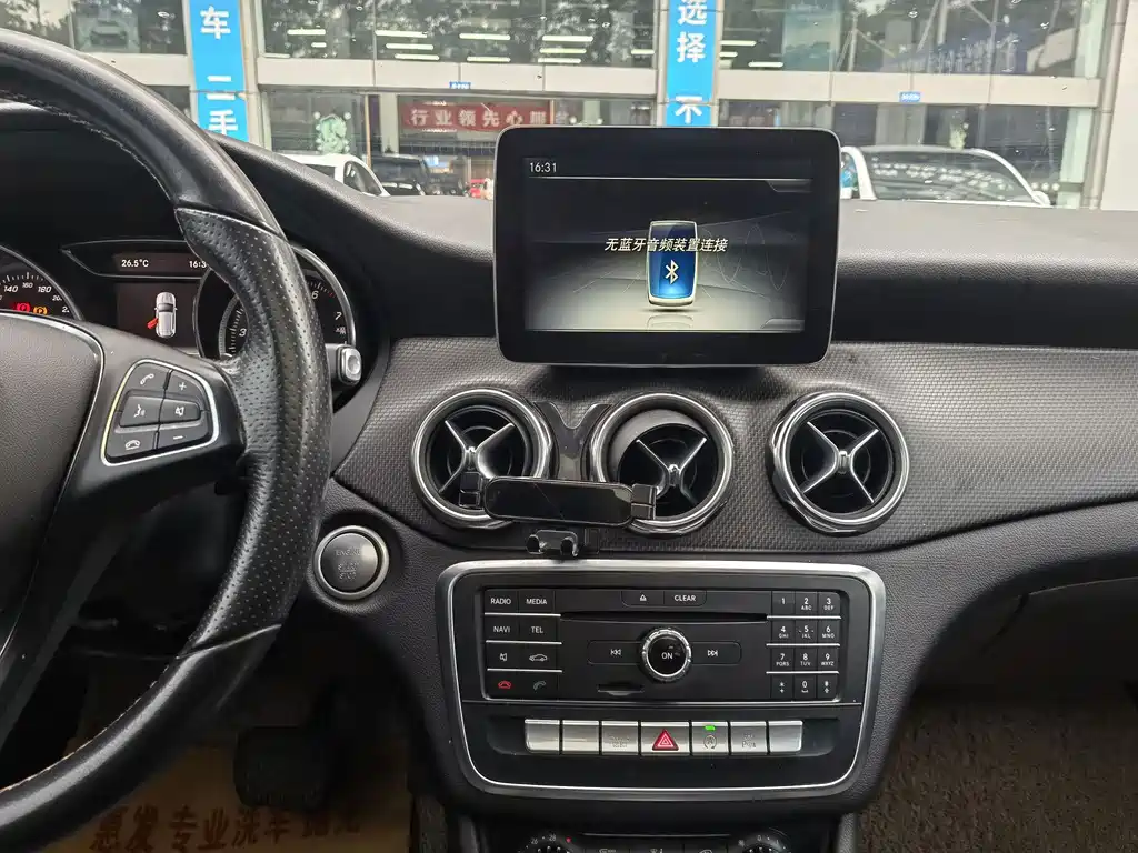 Mercedes-Benz GLA — миниатюра 12