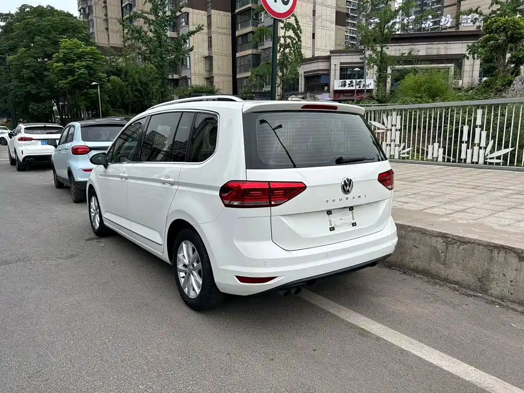 Volkswagen Touran — миниатюра 4