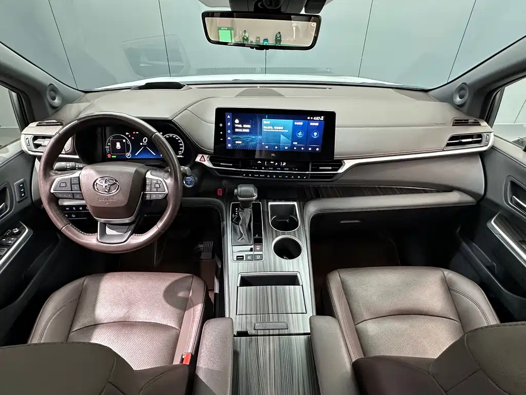 Toyota Sienna — миниатюра 30