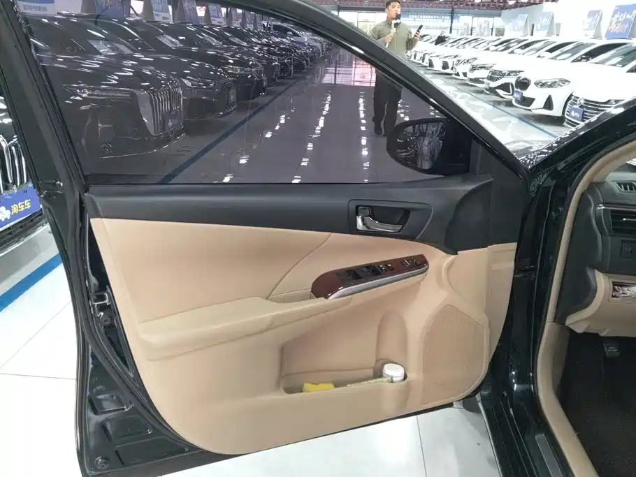Toyota Camry — миниатюра 7