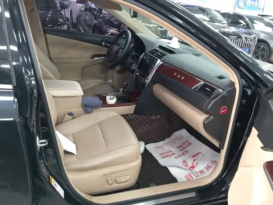 Toyota Camry — миниатюра 8
