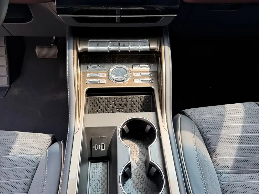 Lincoln Nautilus 2025 2.0T