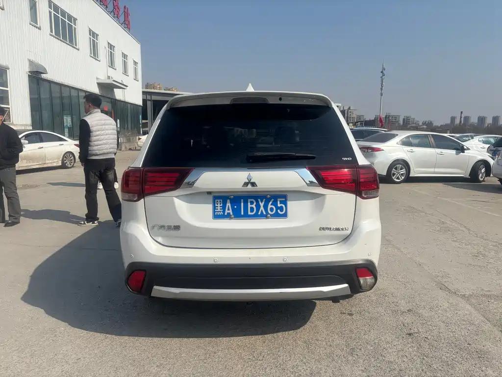 MITSUBISHI OUTLANDER