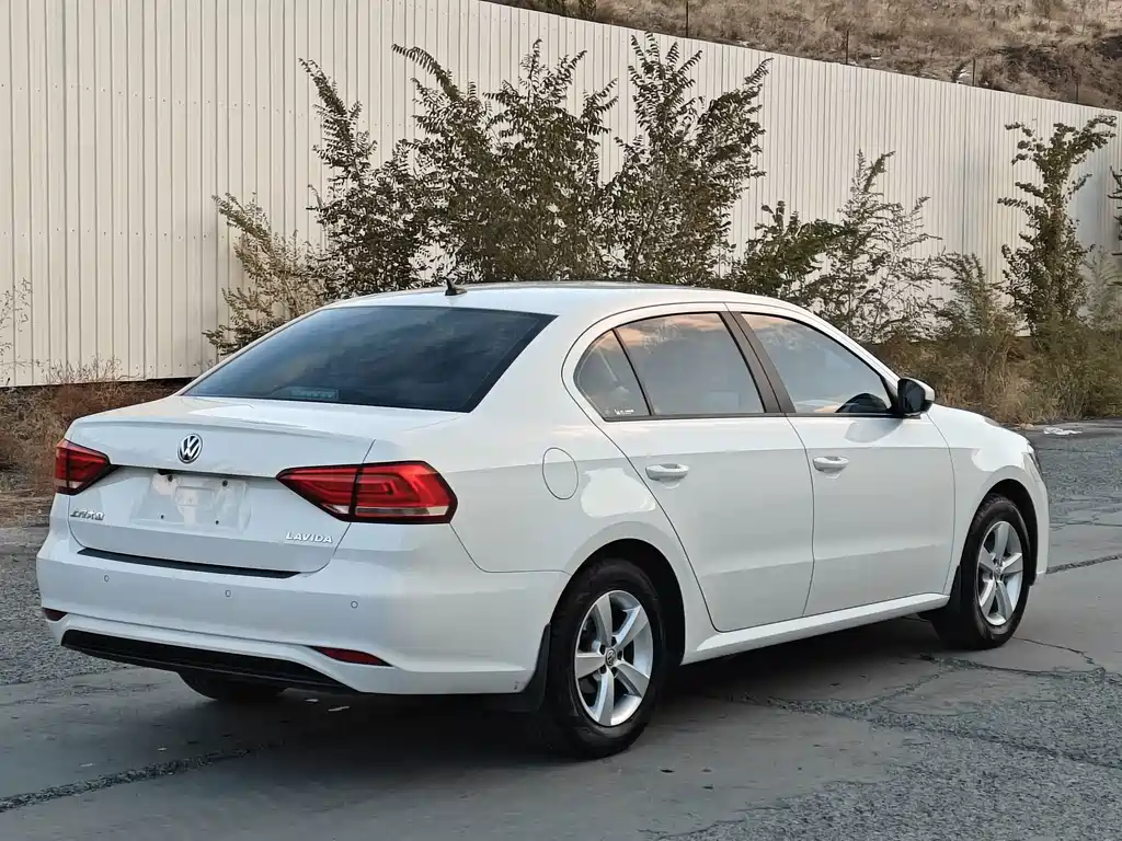 Volkswagen Lavida — миниатюра 5