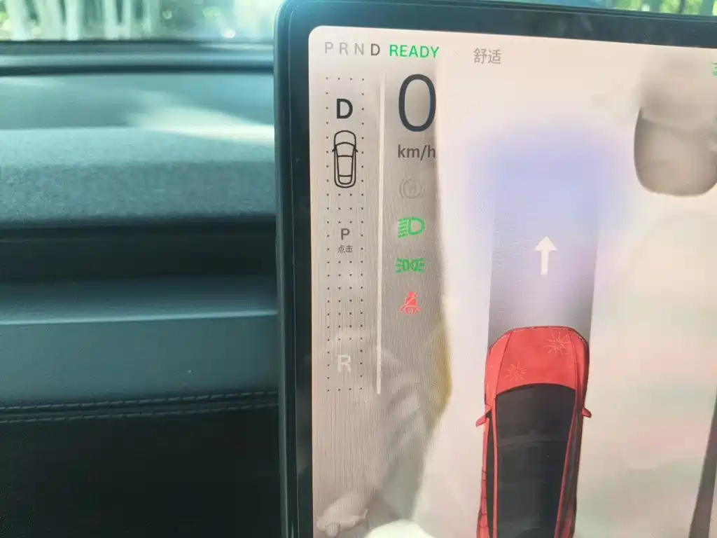 Tesla Model Y — миниатюра 7