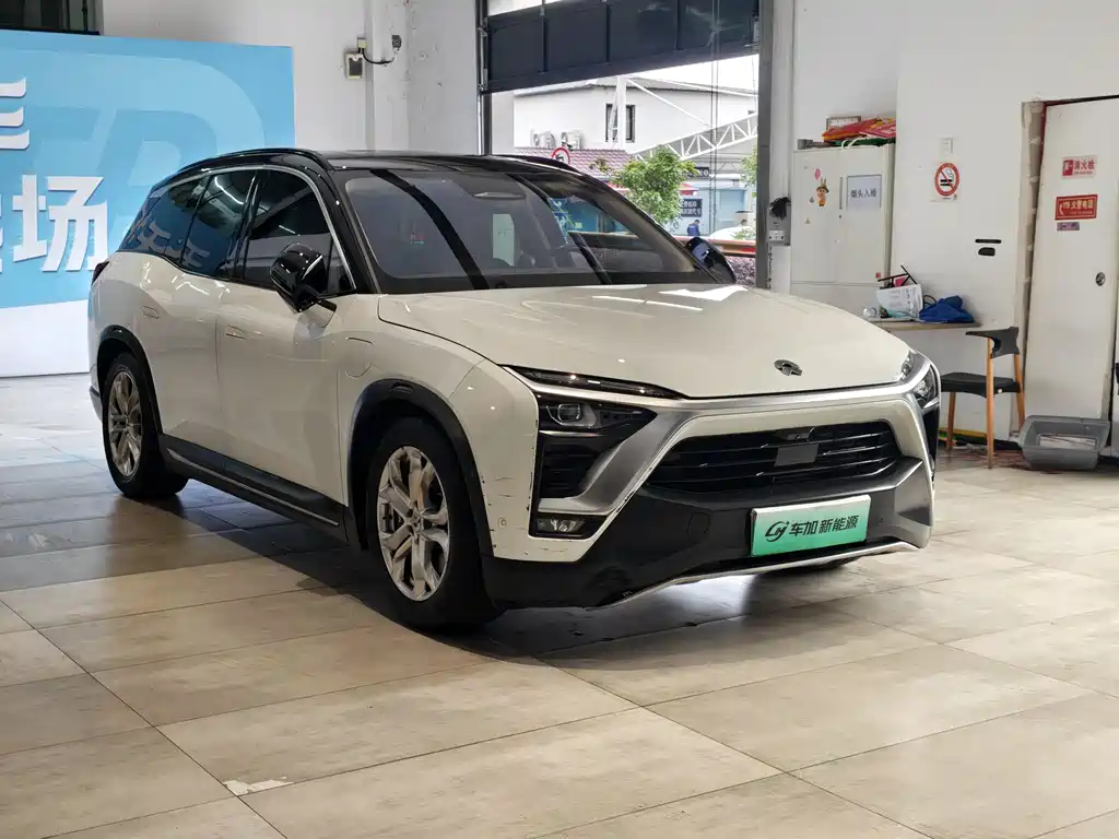 NIO ES8 2018 355KM мест
