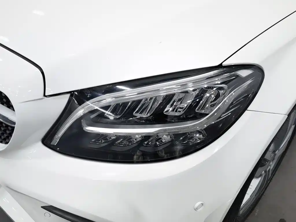 Mercedes-Benz C-Class — миниатюра 7