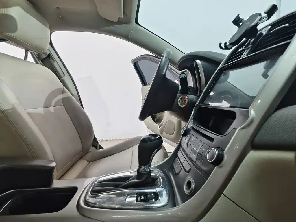Chevrolet Malibu — миниатюра 15