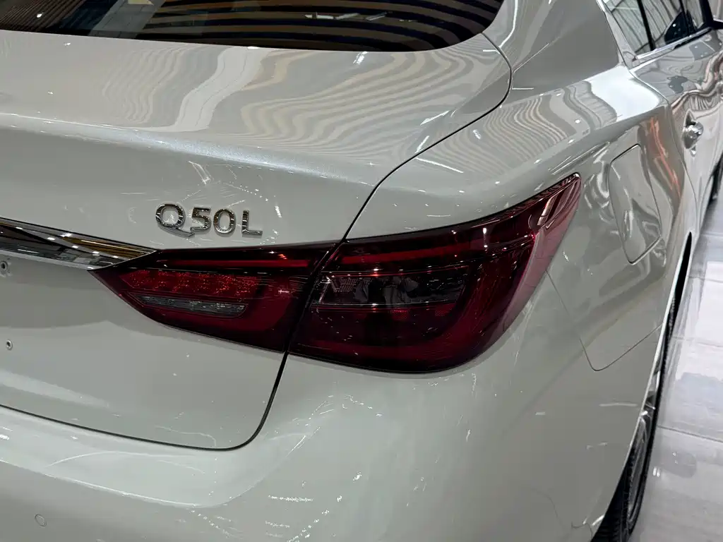 INFINITI Q50L