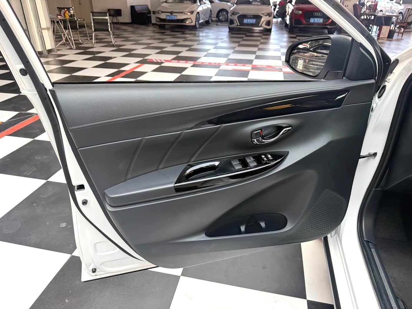 Toyota YARiS L Zhi Xuan 1.5 л 2022 г. Белый, пробег 40000 км