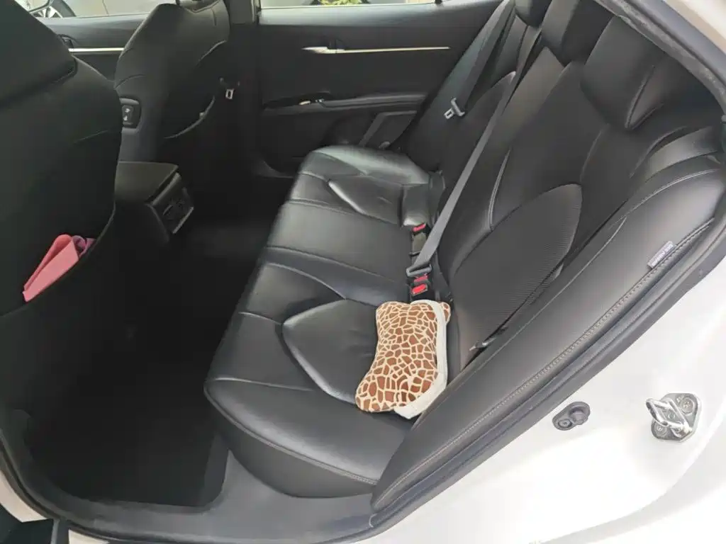 Toyota Camry — миниатюра 18