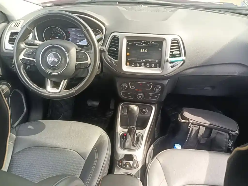 Jeep Compass — миниатюра 10