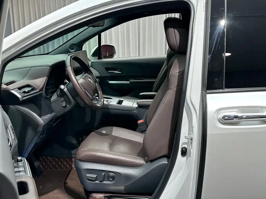 Toyota Sienna — миниатюра 9