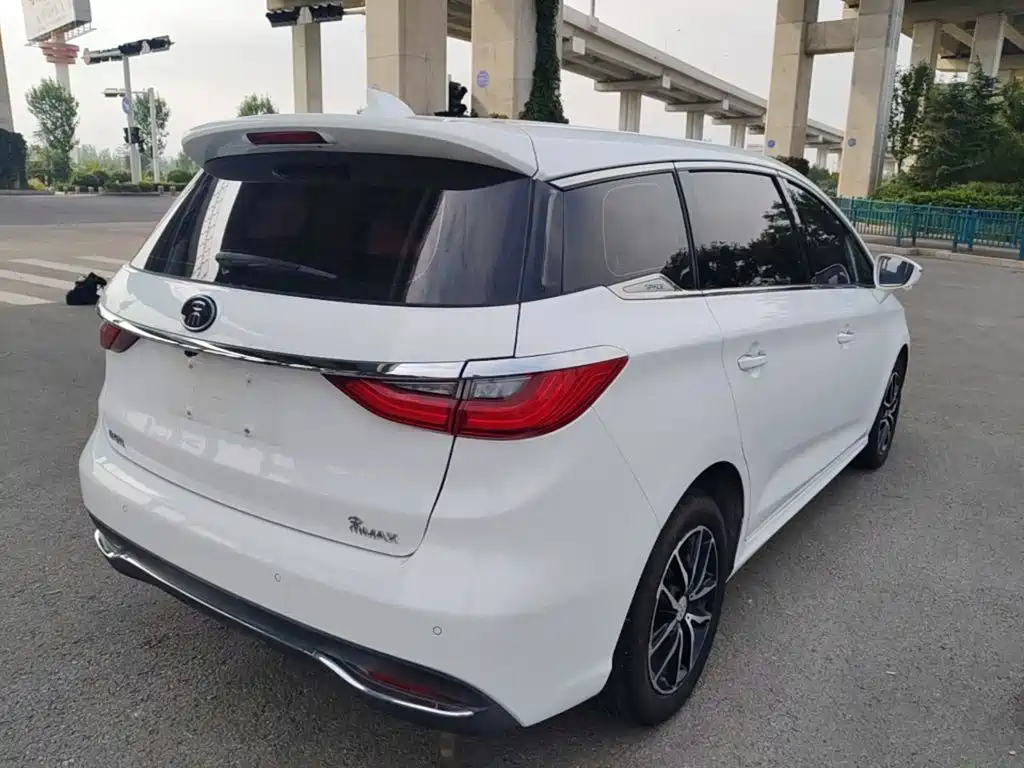 BYD MAX — миниатюра 7