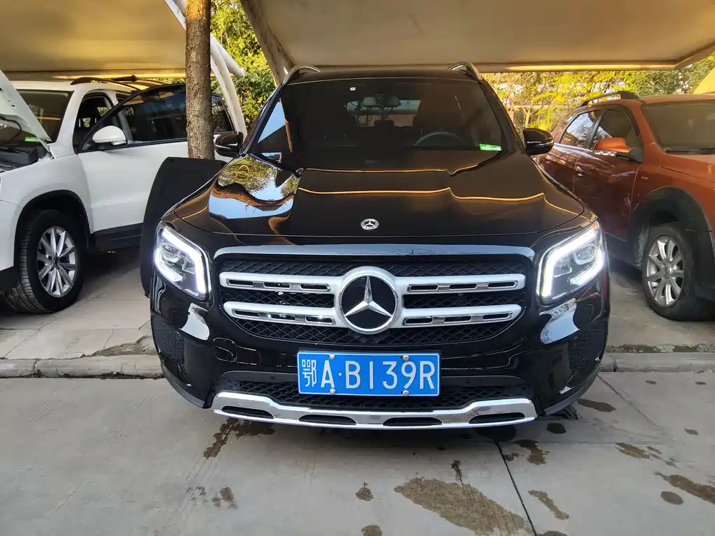 MERCEDES-BENZ GLB