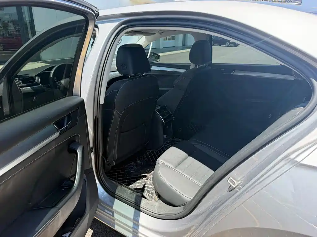 Skoda Superb — миниатюра 7