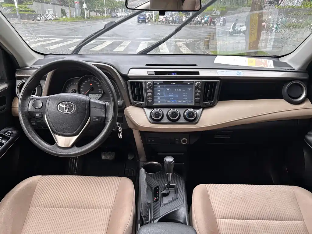 Toyota RAV4 — миниатюра 7