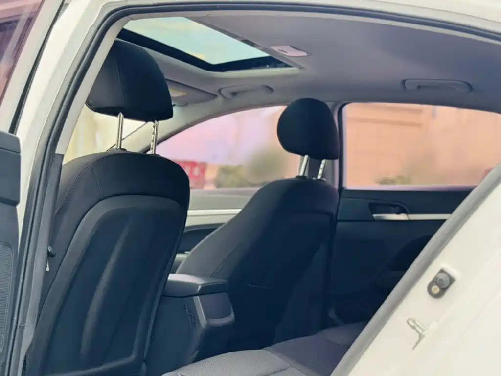 Hyundai Elantra — миниатюра 14