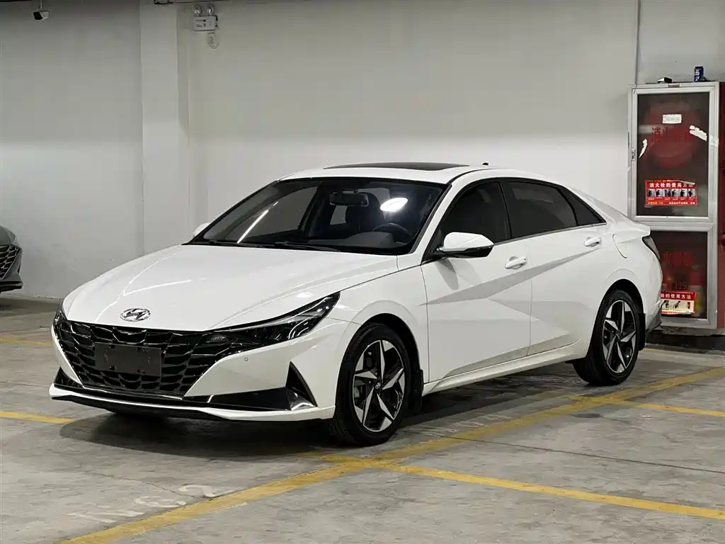 HYUNDAI ELANTRA