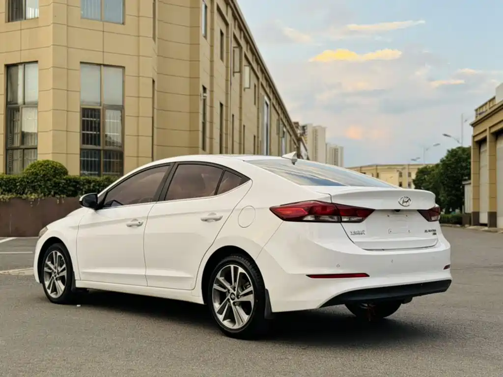 Hyundai Elantra — миниатюра 24