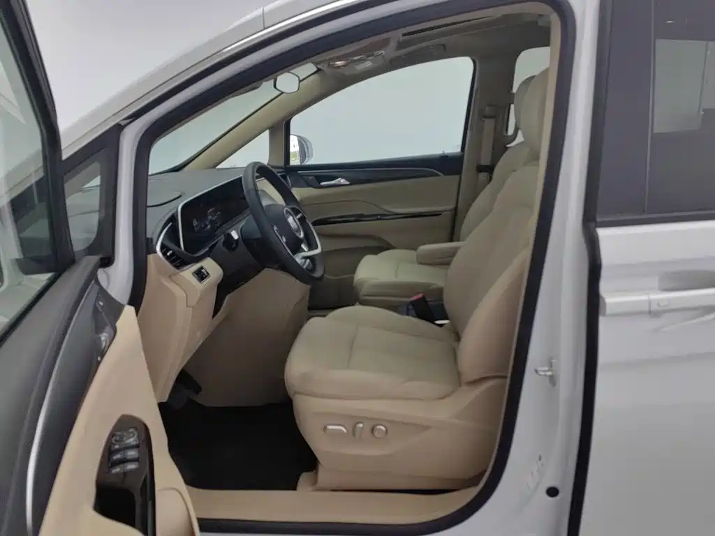 Buick GL8 Hybrid — миниатюра 10