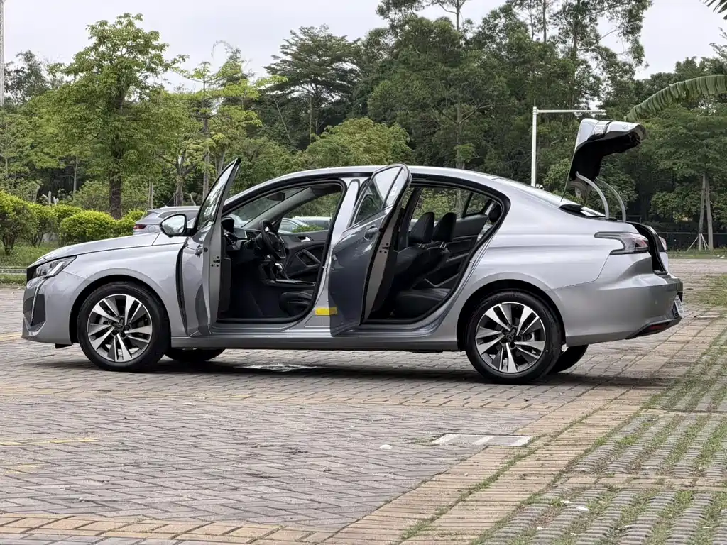 Peugeot 408 — миниатюра 26
