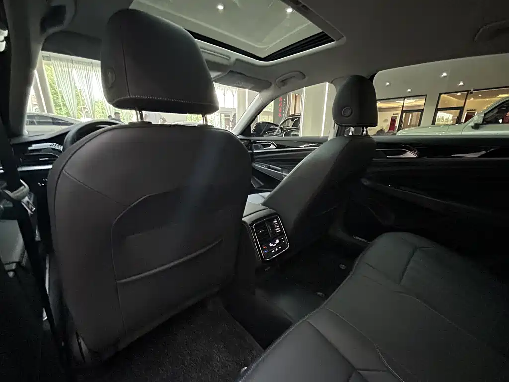 Volkswagen 帕萨特插电混动 — миниатюра 25
