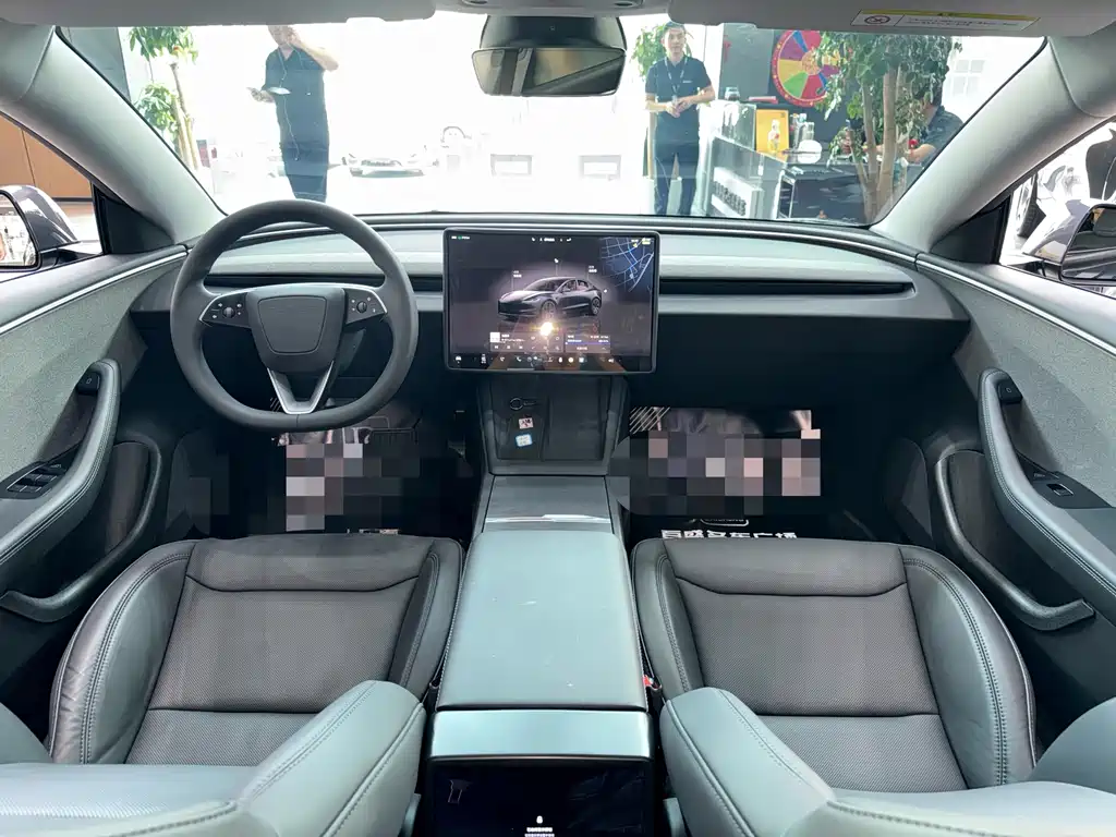 Tesla Model 3 — миниатюра 3