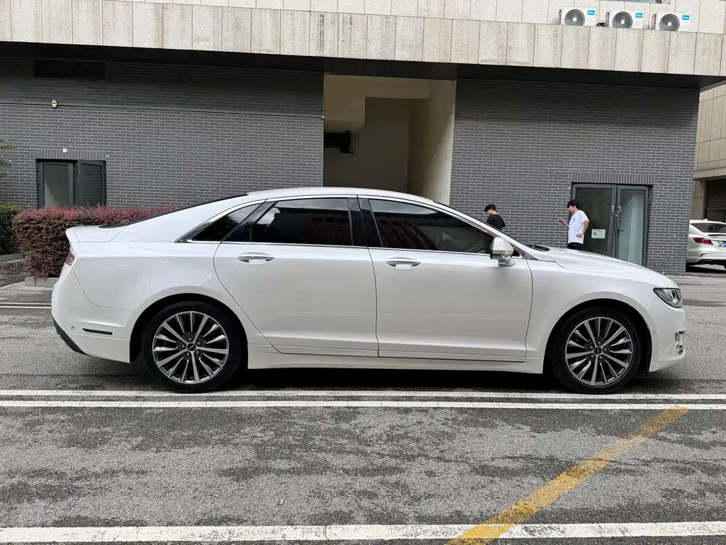 Lincoln MKZ — миниатюра 15