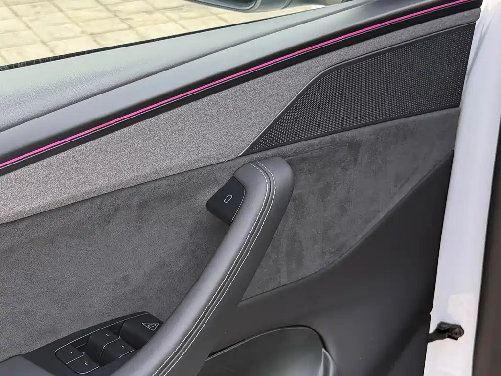 Tesla Model Y — миниатюра 8