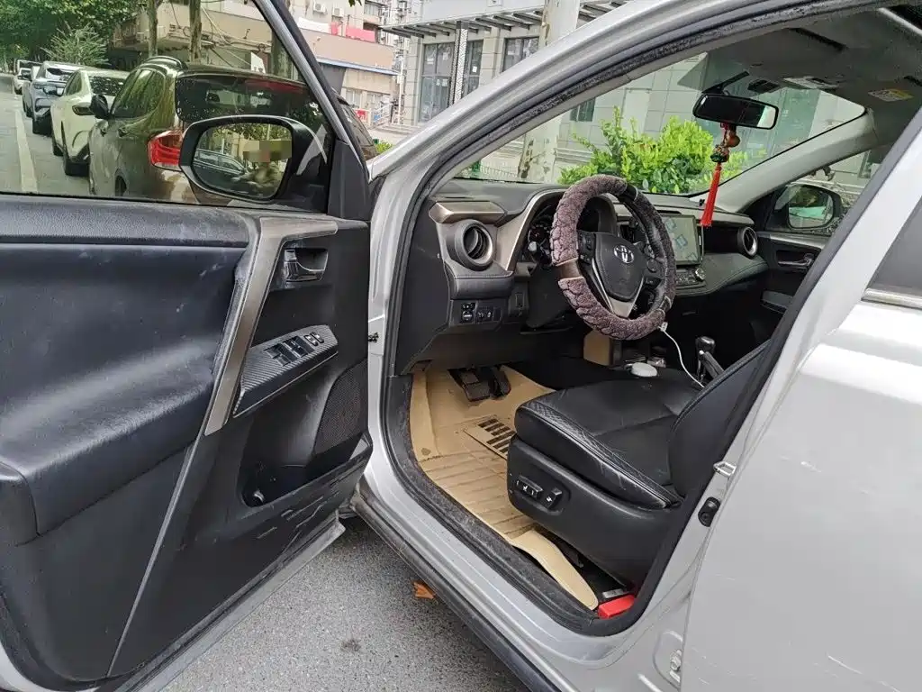Toyota RAV4 — миниатюра 12