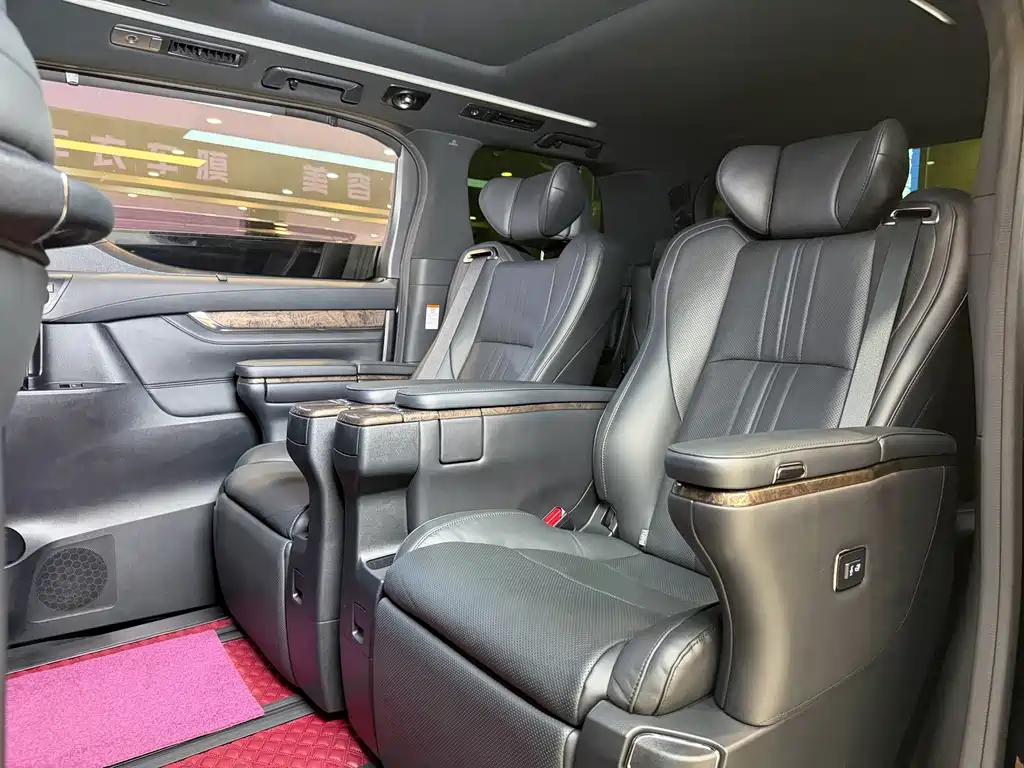 Toyota Vellfire — миниатюра 11