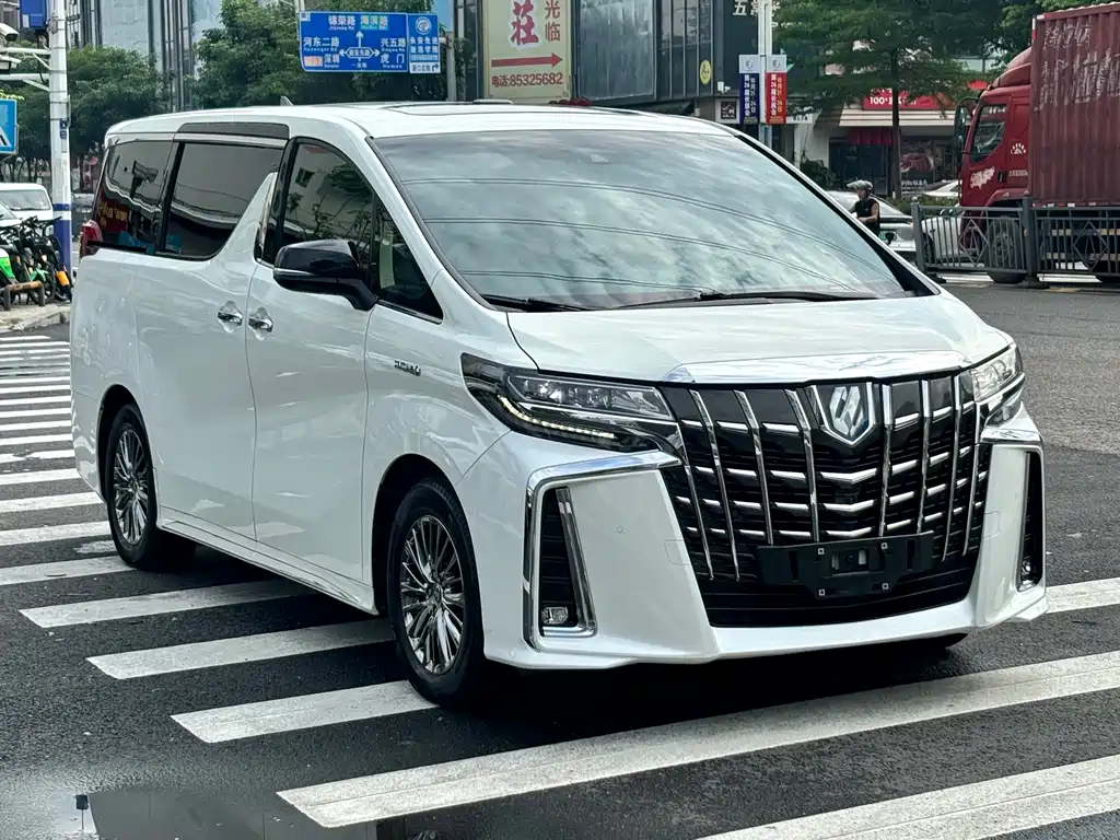 Toyota Alphard — миниатюра 4