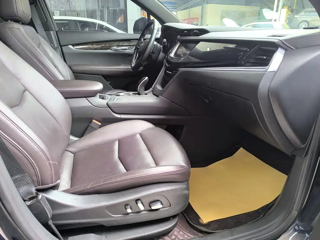 Cadillac XT6 2021 2.0T мест Luxury