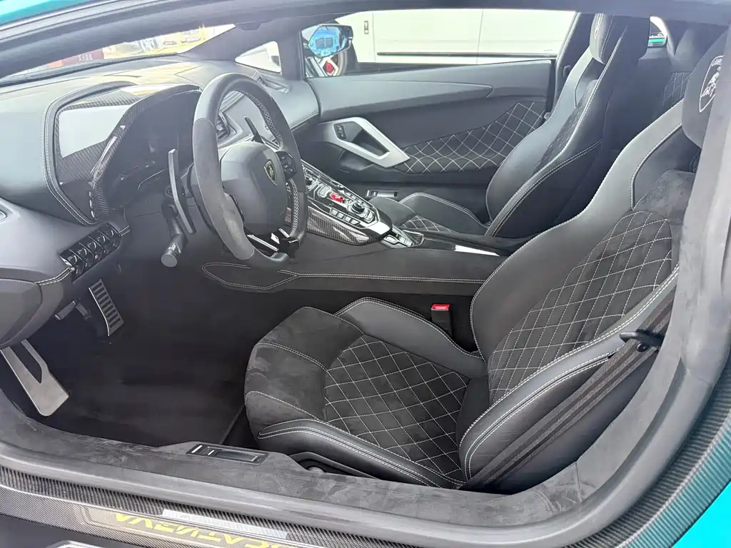 Lamborghini Aventador — миниатюра 10