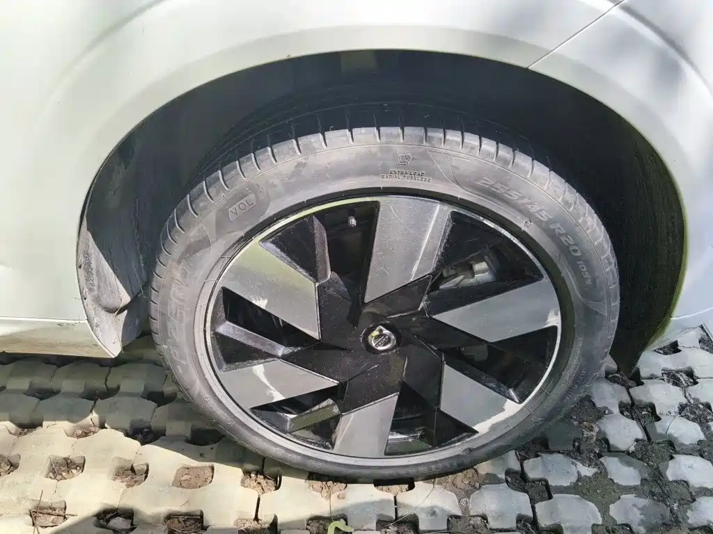 Volvo XC60 PHEV — миниатюра 25