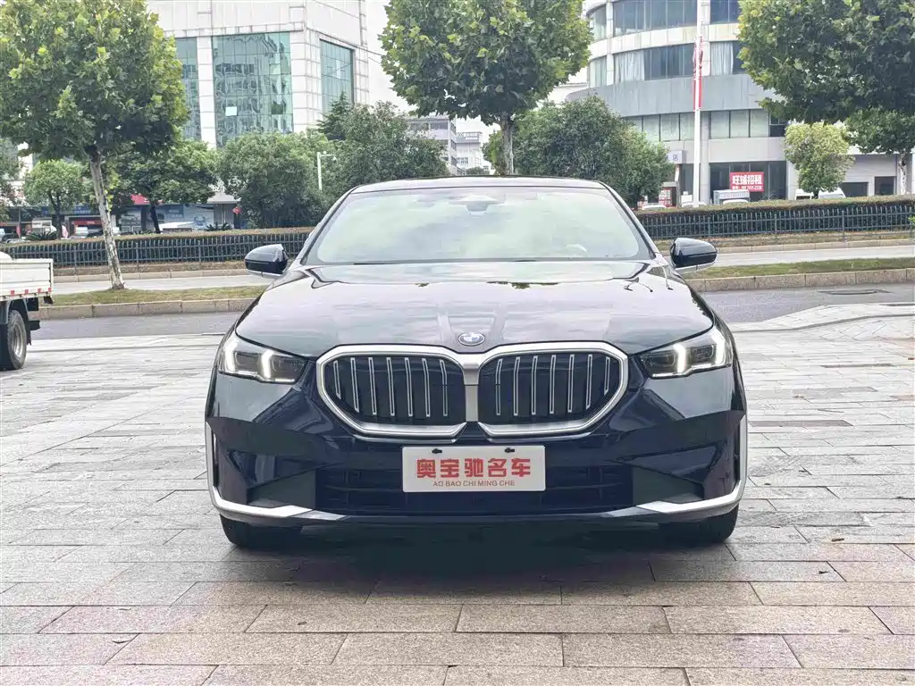 BMW 5 Series — миниатюра 2