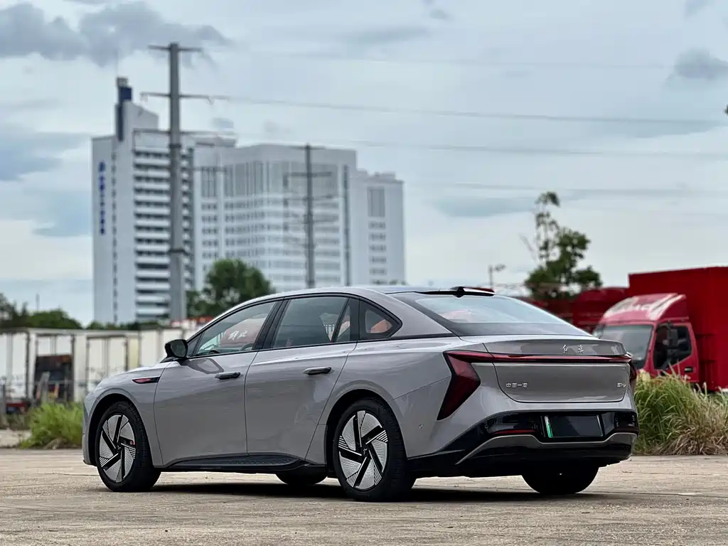 Hongqi Hongqi EH7 — миниатюра 7