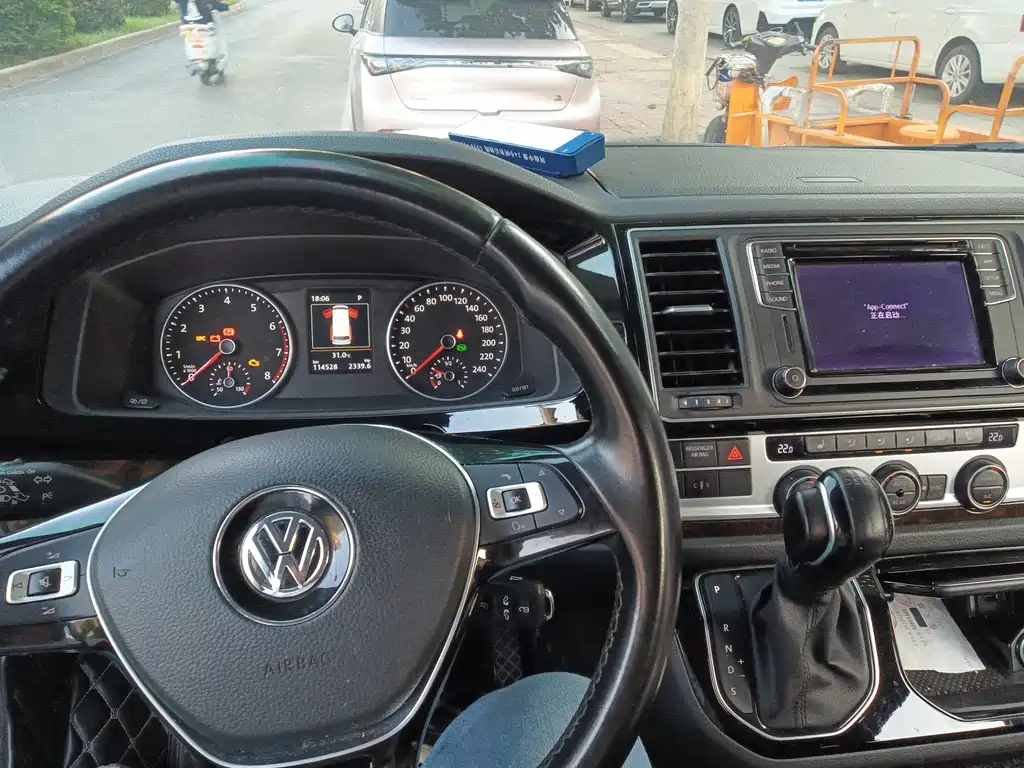 Volkswagen Multivan — миниатюра 4