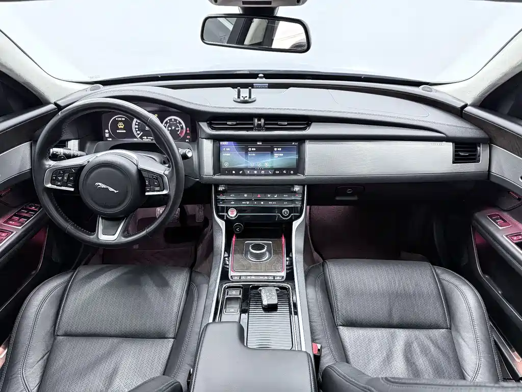 Jaguar XFL 2021 XFL 2.0T P250 Sport