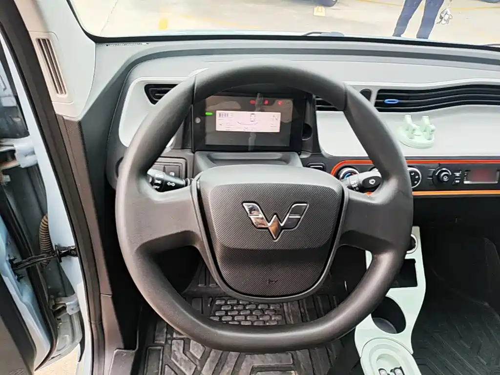 Wuling MINIEV — миниатюра 11