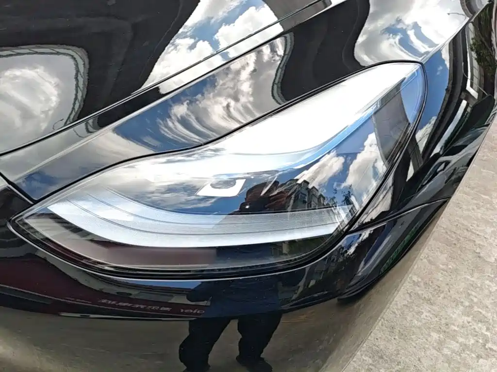 Tesla Model Y — миниатюра 24