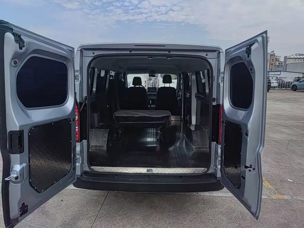 Wuling Yangguang — миниатюра 19