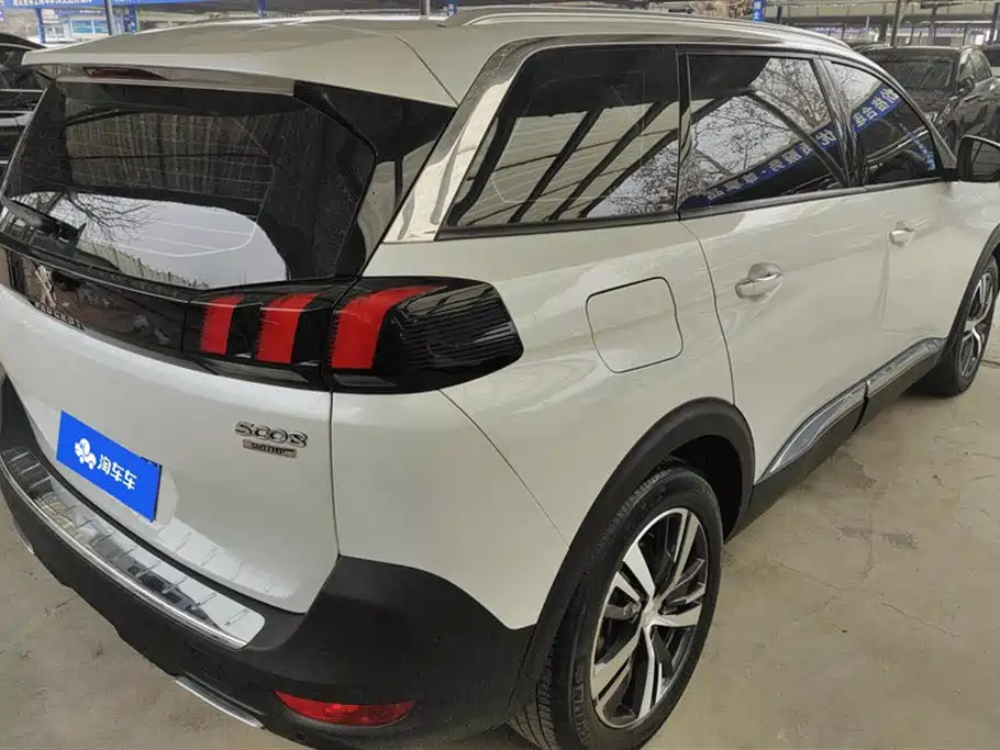 PEUGEOT 5008