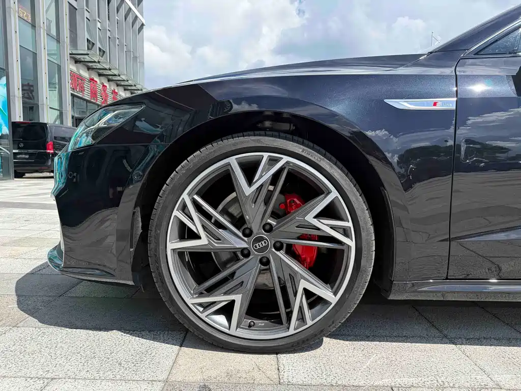Audi A7L — миниатюра 9