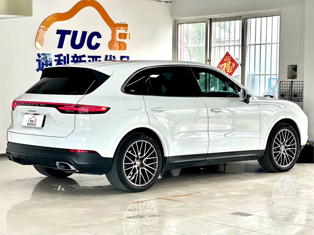 Porsche Cayenne — миниатюра 7
