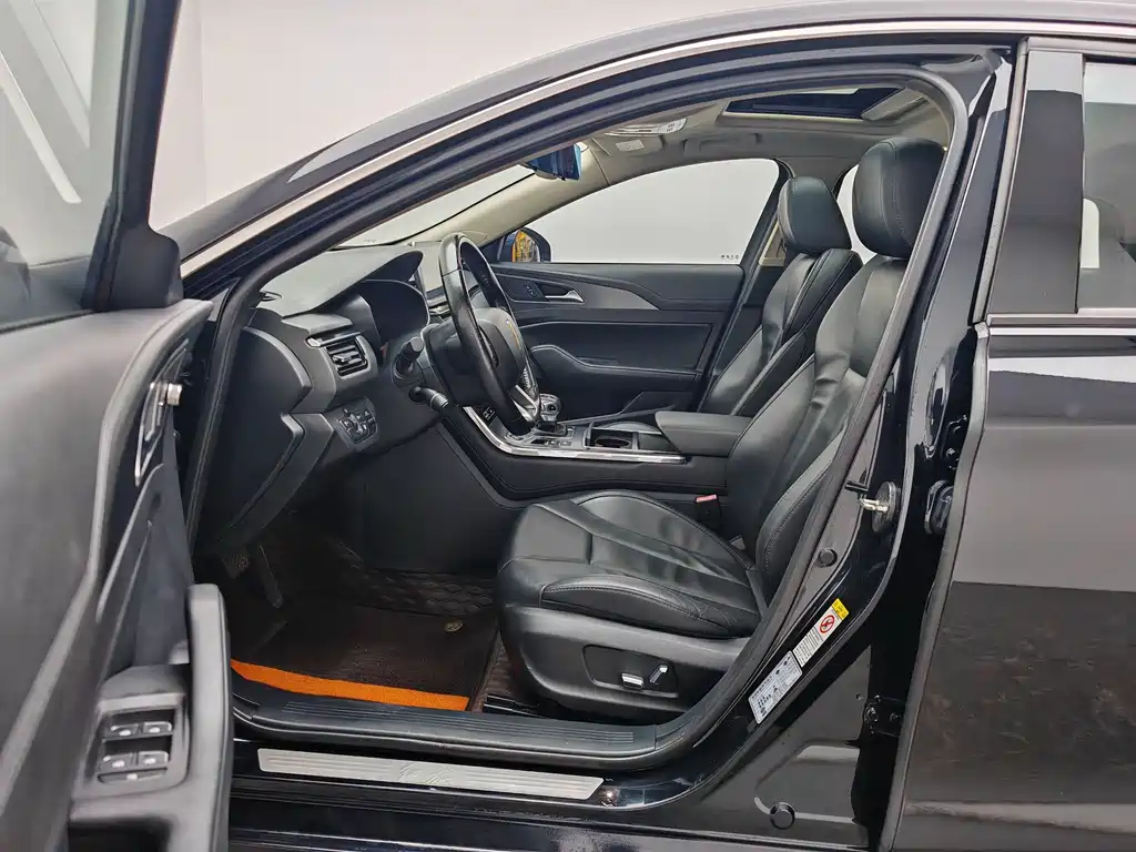 Hongqi Hongqi H5 — миниатюра 14