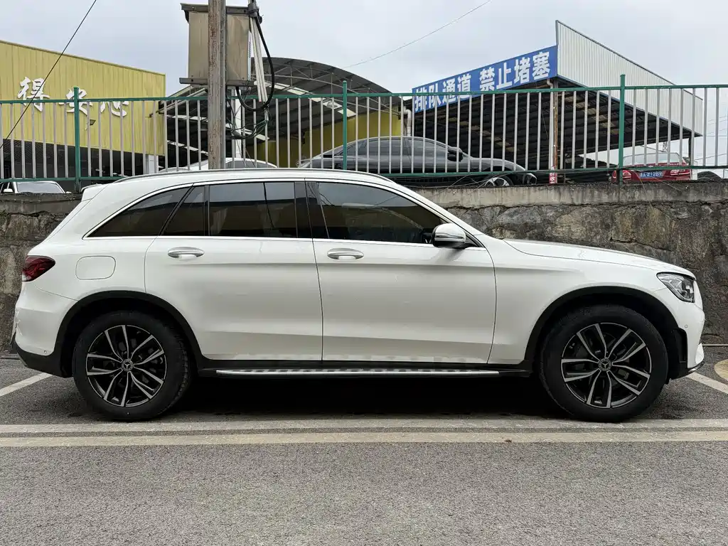 MERCEDES-BENZ GLC